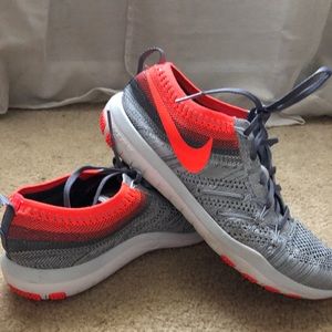 Nike fly knit 7.5 tennis shoe